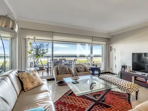 Venta Apartamento en Punta del Este Torre Lobos 1ra Línea de Brava