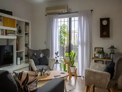 Depto Tipo Casa en Venta con 1 cocheras