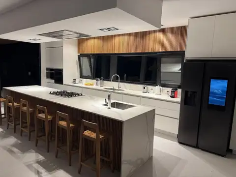 Muy Linda Casa en Costa Esmeralda – Barrio Marítimo