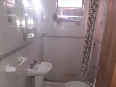 Casa 6 ambientes con 4 baños