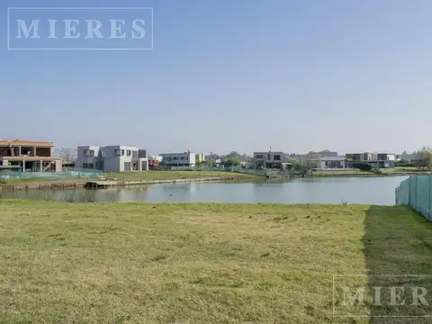 Lote en venta a la laguna sobre calle en cul de sac en El Cantón barrio Norte