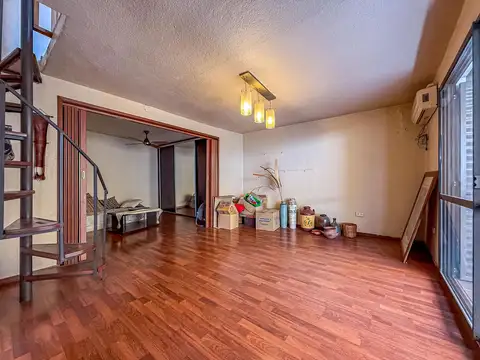 Depto Tipo Casa 4 ambientes con 2 baños