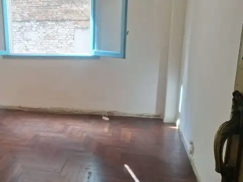 DOS AMBIENTES EXCELENTE UBICACION BAJAS EXPENSAS