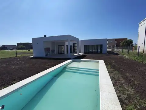 Venta Casa en San Sebastian Area 8 4 ambientes