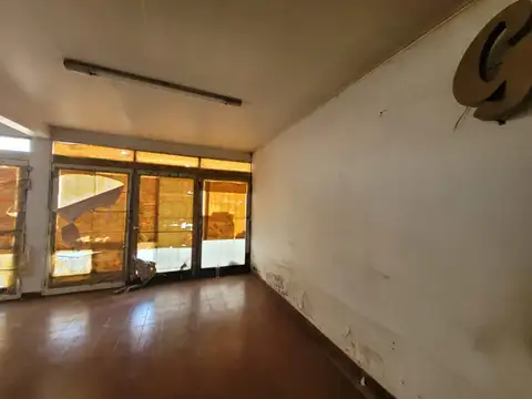 Se alquila Galpon con local comercial centrico