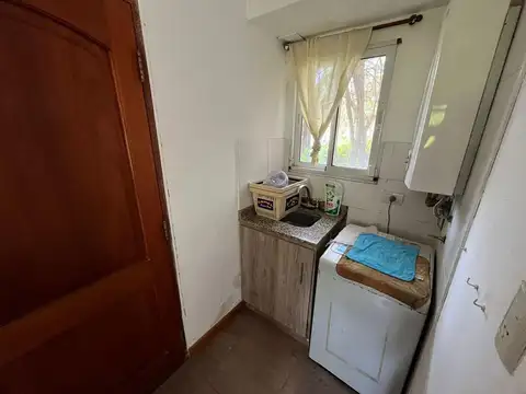 VENTA: casa de tres dormitorios con galería, parrillero y pileta - Roldan, Aires de Campo