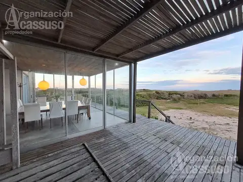 Casa en  Venta La Boyita Santa Monica 7 dormitorios piscina mar