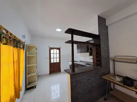Depto Tipo Casa en Alquiler de 3 ambientes