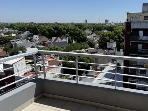 AL FRENTE CON BALCÓN TERRAZA A ESTRENAR