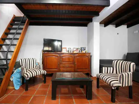 Depto Tipo Casa 5 ambientes con 2 baños