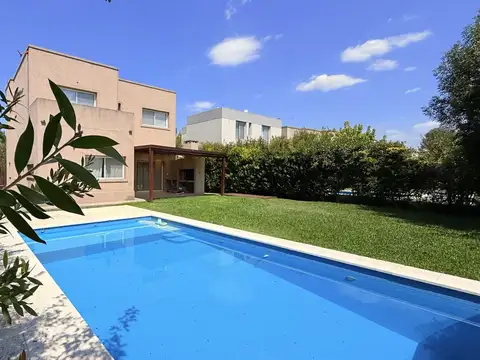 CASA EN VENTA EN SAN ALFONSO - PILAR DEL ESTE
