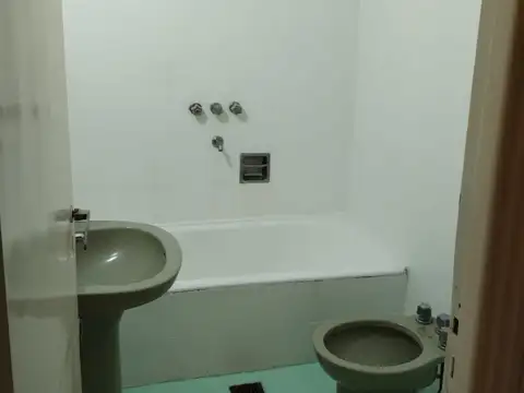 Hermoso Departamento Amplio en Planta Baja con 2 Patios - Con Renta