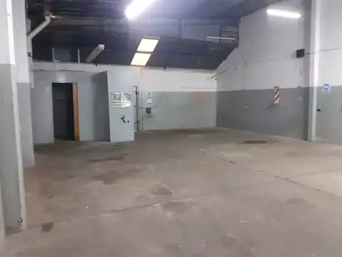 Galpon en Alquiler 27  mts Fondo