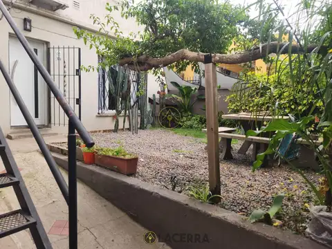 Depto Tipo Casa en Venta con 1 cocheras