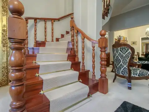 Casa en Alquiler con 1 cochera