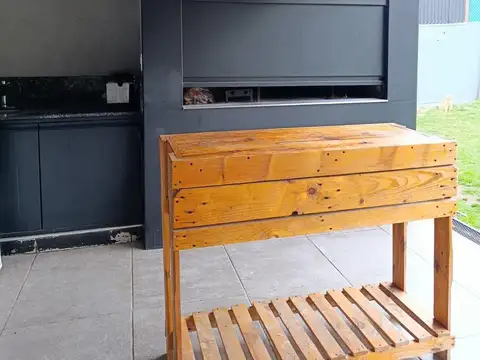 Casa 9 ambientes con 4 baños