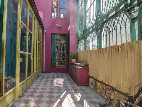 Centro cultural, casa con patio y pileta. Amplias opciones en de uso. OPORTUNIDAD