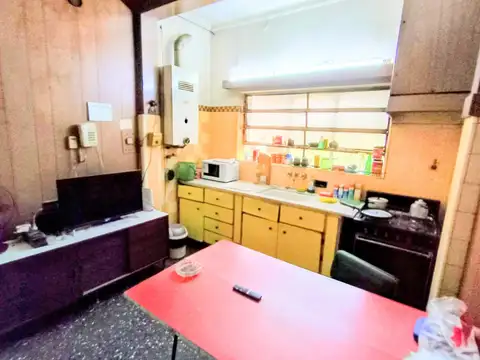 Casa de 5 Amb. C/Garage, Tza y un Gran Fondo. Lote:10 x 22