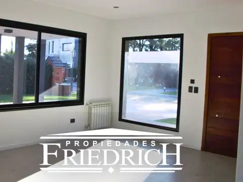 Casa en Venta en Barrio Privado Astorga, USD 350.000