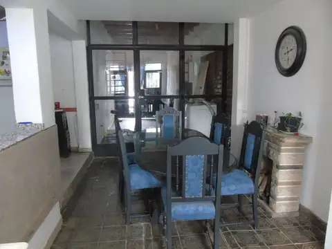 Casa 6 ambientes con 2 baños