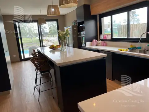 Casa en Venta con 1 cochera