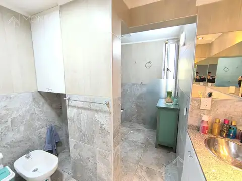 Casa 8 ambientes con 3 baños