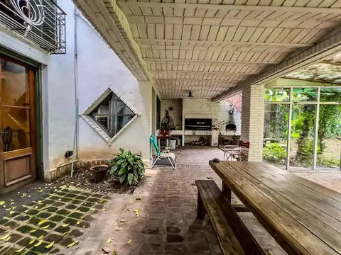 Casa en Venta con 3 cocheras