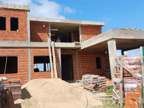 Casa 5 ambientes con 4 baños