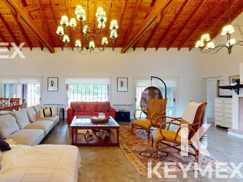 Casa en Venta con 2 cocheras