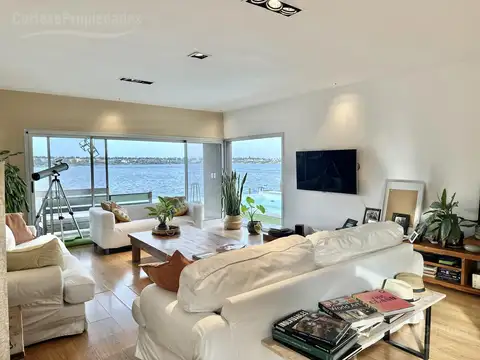 Casa 6 ambientes con 4 baños