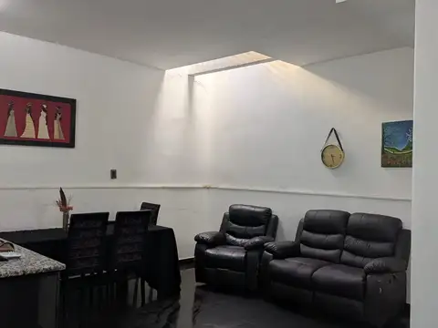 Depto Tipo Casa 4 ambientes con 2 baños