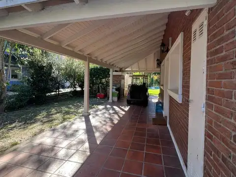 Casa en Venta en Abril Club De Campo, USD 610.000