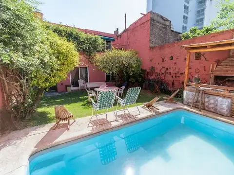 VENTA CASA 5 AMB CON PILETA EN FLORES