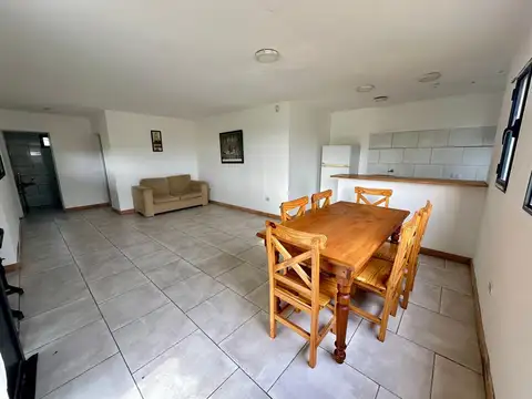 Casa 6 ambientes con 2 baños