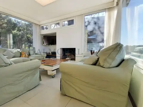 Casa 4 ambientes con 3 baños