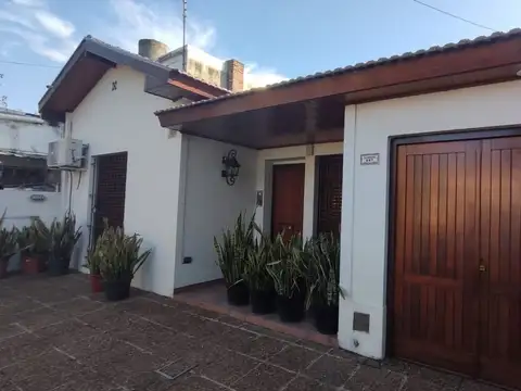 CASA 4 AMBIENTES VENTA EN LOMAS DE ZAMORA