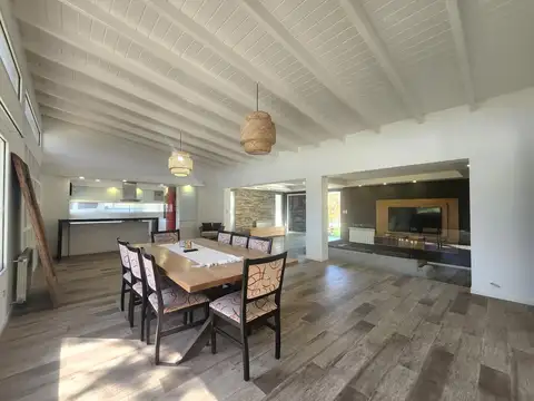 Casa 5 ambientes con 2 baños