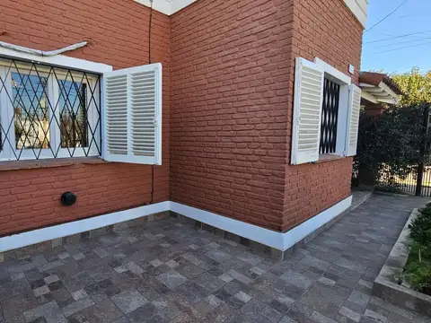 Casa en Venta en Castelar, USD 150.000