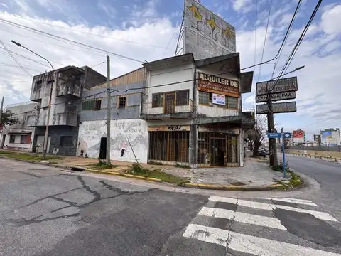 Local Con Departamento En Esquina Venta Ciudadela.
