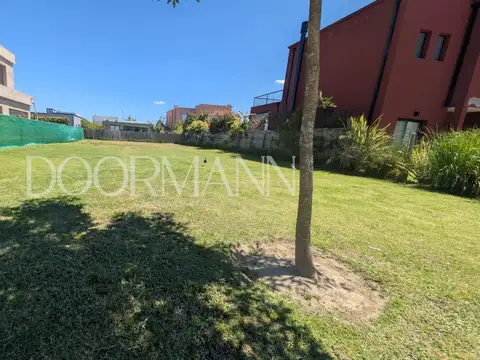 Blvd. de Todos los Santos  al 4300