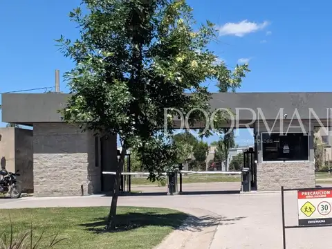 Blvd. de Todos los Santos  al 4300