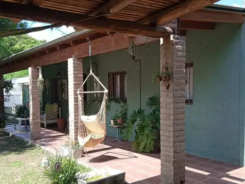 VENTA CASA LOS BOULEVARES 3 DORM PILETA CON DEPTO