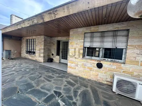 VENTA CASA PH CASTELAR NORTE 4 AMBIENTES PATIO APTO CREDITO