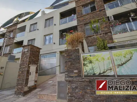 Venta  Departamento 2 Ambientes en Banfield Este con Cochera y Terraza