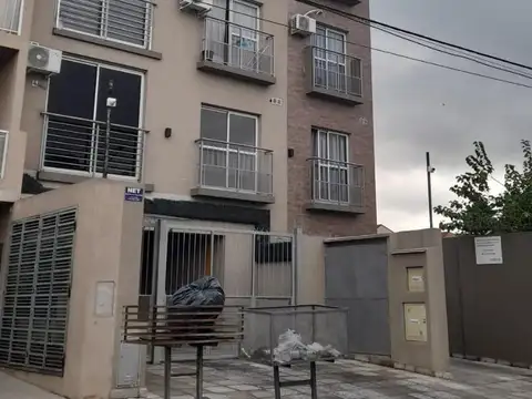Departamento 2 ambientes Frente con cochera