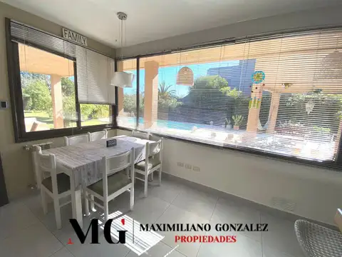 Casa en Venta con 2 cocheras
