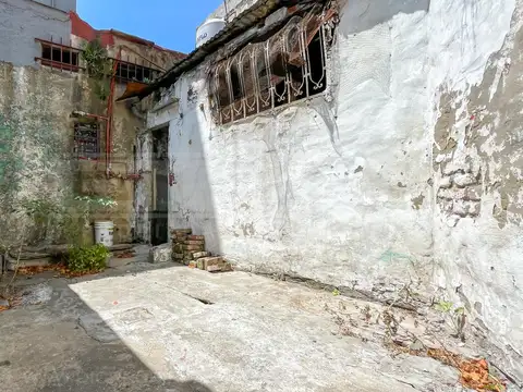 Av de Mayo  al 1500 entre Scalabrini Ortiz y Virrey Vertiz