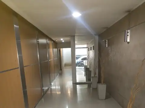 DEPARTAMENTO DE 3 AMBIENTES AL FRENTE CON BALCÓN CORRIDO