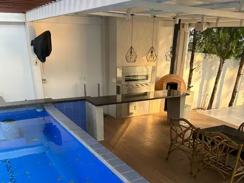 Casa 4 ambientes con 5 baños