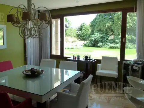 Casa 10 ambientes con 6 baños